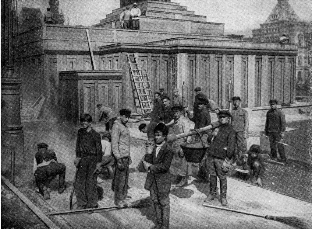 О чем не рассказывают посетителям Мавзолея