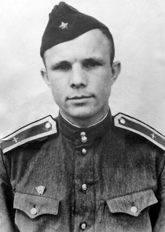 "Кедр! Я Заря-1" 12 апреля 1961 года, советский космонавт Юрий Гагарин впервые облетел земной шар "Кедр! Я Заря-1" 12 апреля 1961 года, советский космонавт Юрий Гагарин впервые облетел земной шар