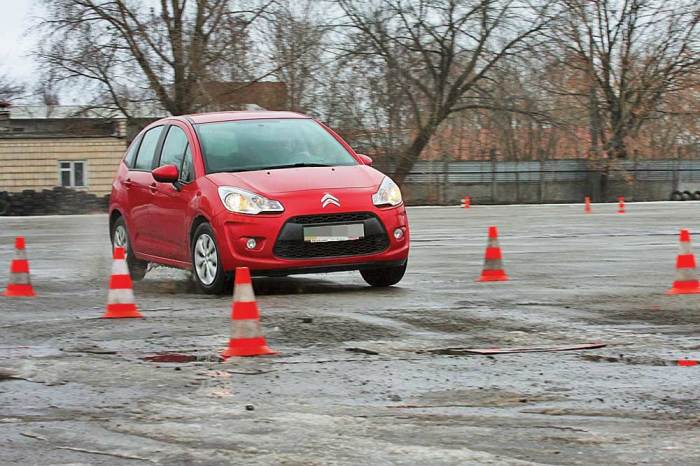 Неровности лучше проезжать без ускорений и торможений. | Фото: autocentre.ua Неровности лучше проезжать без ускорений и торможений. | Фото: autocentre.ua