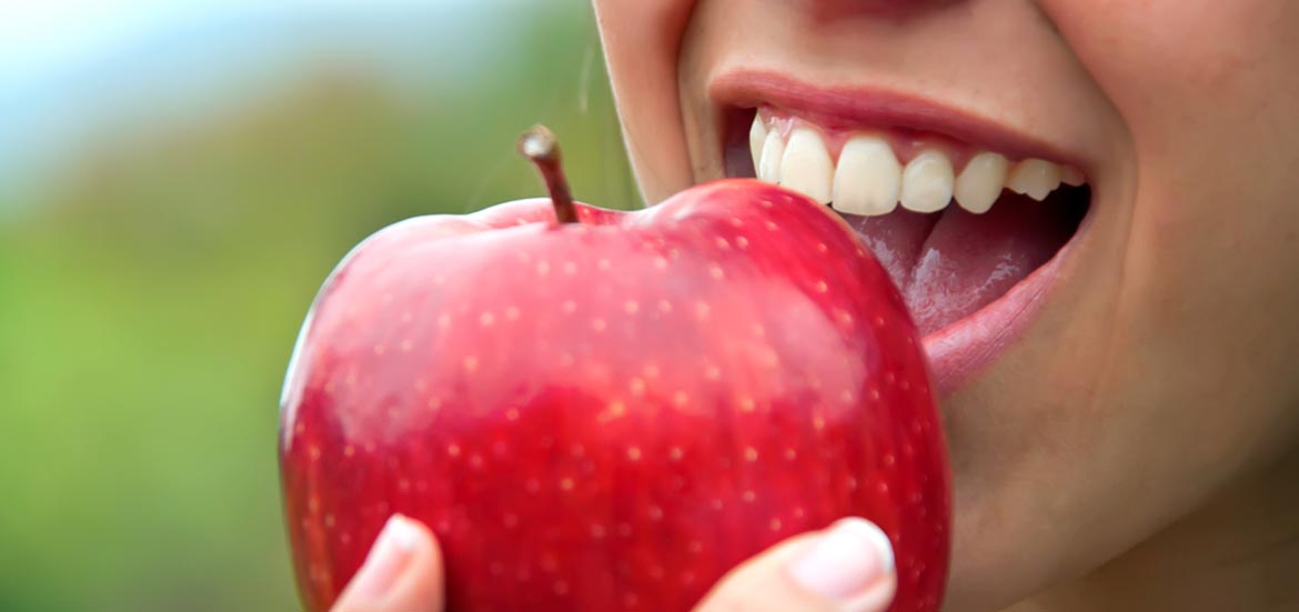 Стоматологи развенчали миф о пользе фруктов и овощей для зубов