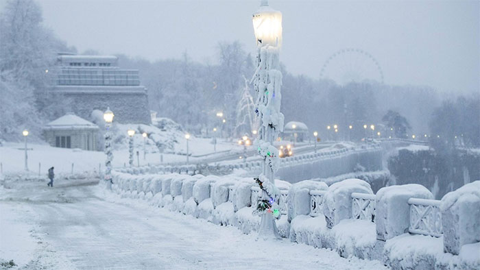 Frozen Niagara