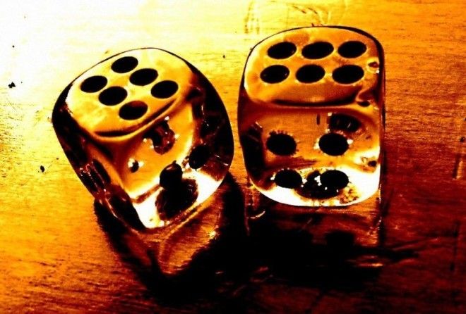 Случай — величайший романист в мире.