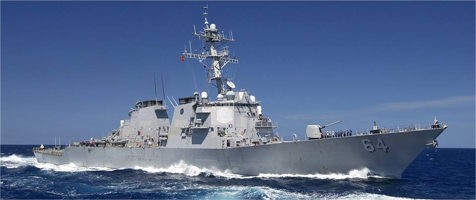Эсминец США сорвал военно-морской парад в Петербурге Эсминец США сорвал военно-морской парад в Петербурге