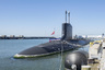 Атомная подводная лодка USS Washington (SSN 787) типа Virginia принята ВМС США 7 октября. Содержит подводные беспилотники, шлюзовую камеру для водолазов, палубное крепление для контейнера или малой подлодки.
По характеристикам подводные корабли типа Virginia сопоставимы с российскими атомными подлодками проекта 885 «Ясень».