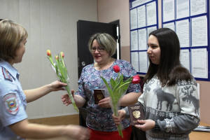 «В рамках акции «8 марта – в каждый дом» полицейские Ивделя  вручили паспорта юным гражданам России»