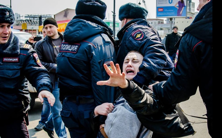 "Прогулка или попытка переворота? Что, по-вашему, следует сделать с провокаторами типа Навального?" - Лена Миро "Прогулка или попытка переворота? Что, по-вашему, следует сделать с провокаторами типа Навального?" - Лена Миро