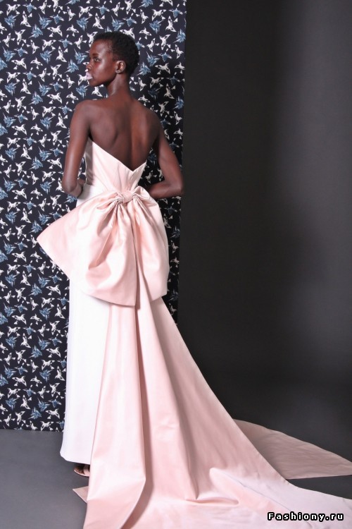 Christian Siriano pre-fall 2017 -- женственно, элегантно и без демонстративной сексуальности Christian Siriano pre-fall 2017 -- женственно, элегантно и без демонстративной сексуальности