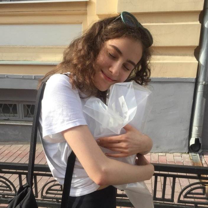 “Я очень скучаю…” 17-летняя дочь Динамита рассказала о том, как мучительно страдает после смерти отца “Я очень скучаю…” 17-летняя дочь Динамита рассказала о том, как мучительно страдает после смерти отца