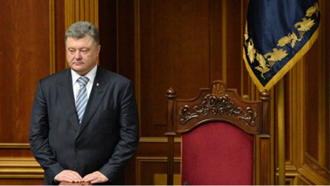 В соцсетях высмеяли Порошенко за то, что он не поедет на инаугурацию Трампа