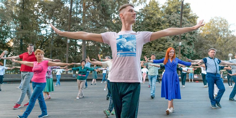 ВДНХ пригласила москвичей на уроки национальных танцев