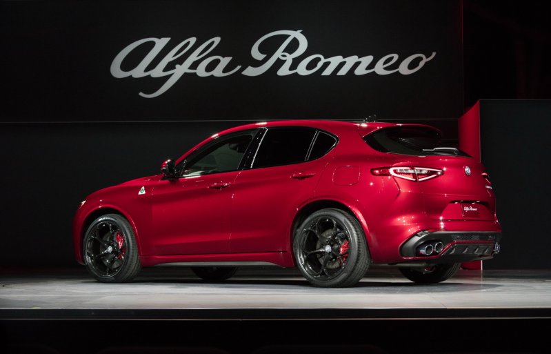 Кроссовер Alfa Romeo признан лучшим в Лос-Анджелесе Кроссовер Alfa Romeo признан лучшим в Лос-Анджелесе alfa romeo, stelvio, кроссовер