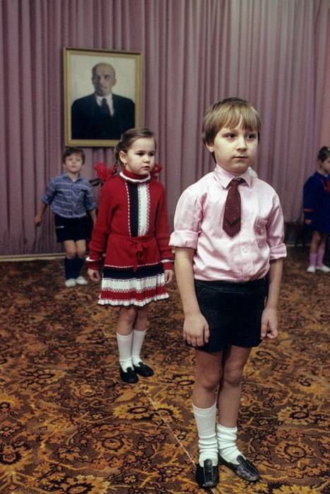 Крис Ниденталь в гостях на утренник в московском детсаду. СССР, Москва, 1989 год. Автор фотографии: Chris Niedenthal. Крис Ниденталь в гостях на утренник в московском детсаду. СССР, Москва, 1989 год. Автор фотографии: Chris Niedenthal.