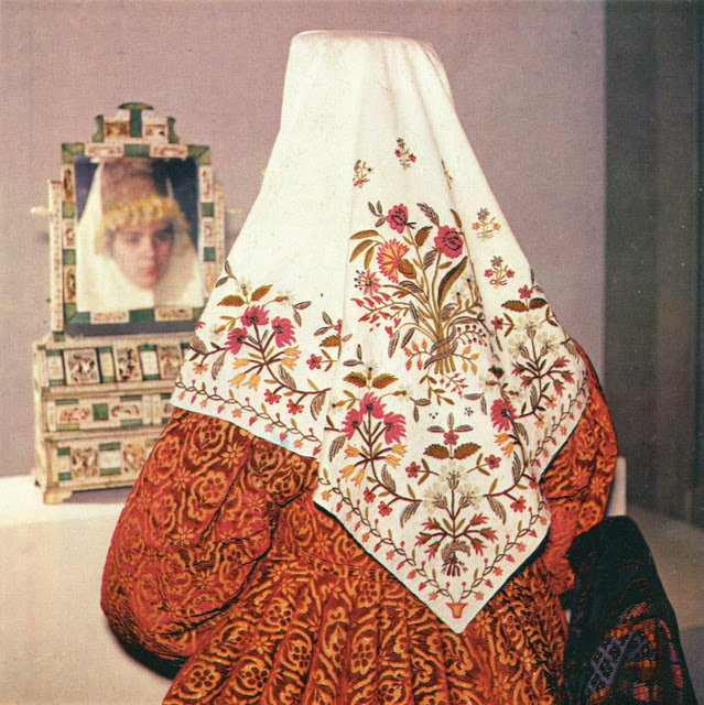 Традиционный головной убор. Новгородская губерния, 1979 год. Традиционный головной убор. Новгородская губерния, 1979 год.