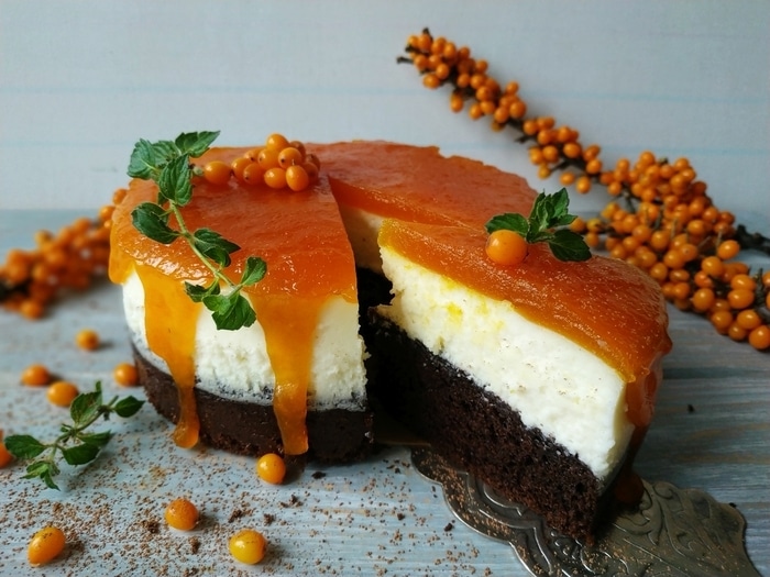 Творожный десерт с мармеладом из облепихи