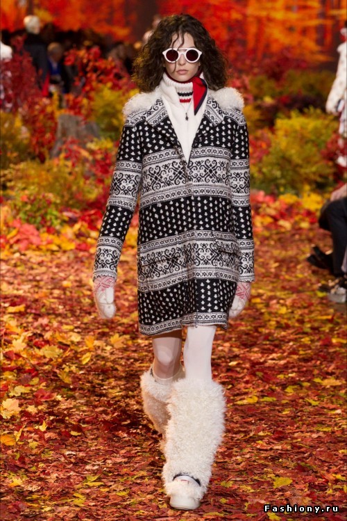 Moncler Gamme Rouge осень-зима 2017-2018 -- очень уютно, комфортно и даже шикарно Moncler Gamme Rouge осень-зима 2017-2018 -- очень уютно, комфортно и даже шикарно