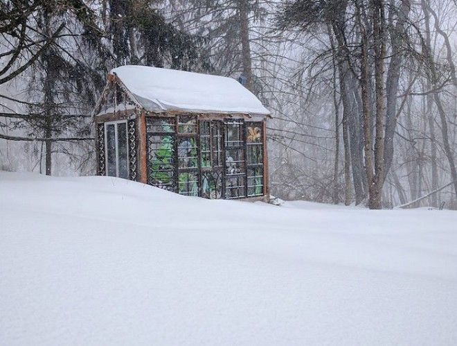 Даже зимой стеклянная хижина, как яркий маяк среди снежных сугробов.¦ Фото: mymodernmet.com Даже зимой стеклянная хижина, как яркий маяк среди снежных сугробов.¦ Фото: mymodernmet.com