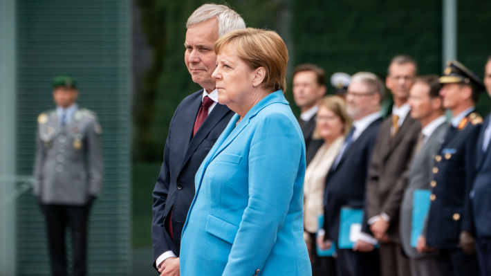 Президент Украины и канцлер Германии обсудили урегулирование конфликта в Донбассе
