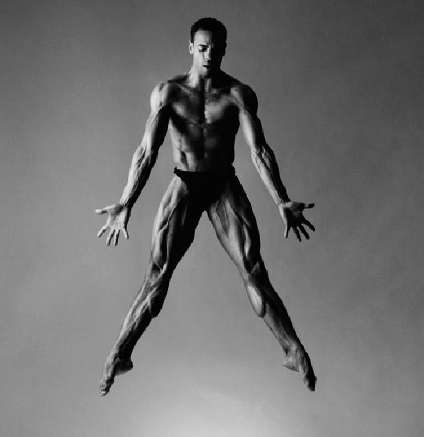 19 фото обнаженных танцоров, которые излучают сумасшедшую энергетику