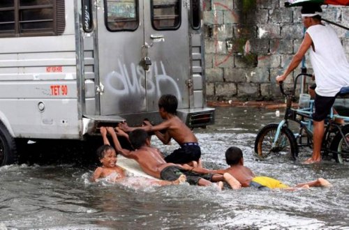 Жизнерадостные люди, которым плевать на непогоду (30 фото) Жизнерадостные люди, которым плевать на непогоду (30 фото)