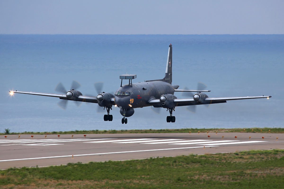 Российский военный самолет напугал авианосец ВМС США, подойдя в "режиме невидимости" на максимально близкое расстояние