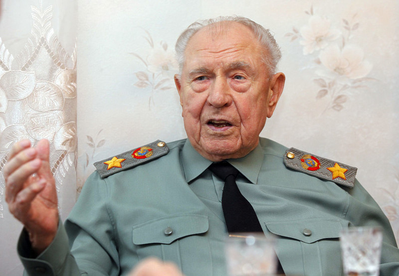 «Отец народов»: Маршал Язов о чудовищной лжи и правде о Сталине «Отец народов»: Маршал Язов о чудовищной лжи и правде о Сталине Дмитрий Язов, ложь и правда, сталин