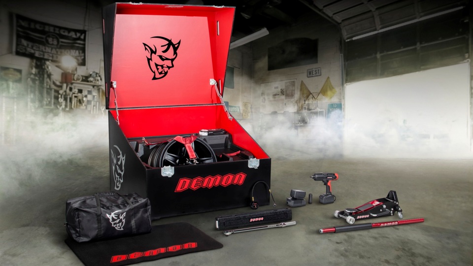 Dodge рассказал о наборе инструментов для «Демона»