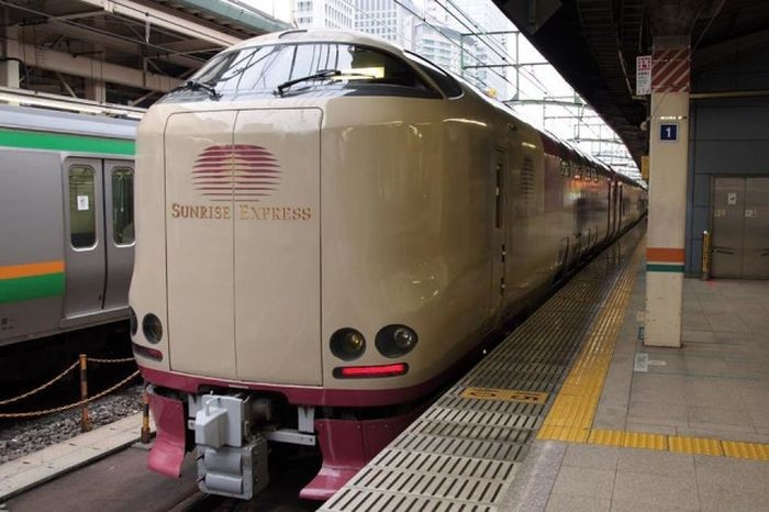 Вагоны-спальни японских экспресс-поездов вагон, место, спальня, япония