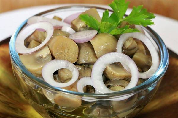 Вкусные маринованные шампиньоны на скорую руку Вкусные маринованные шампиньоны на скорую руку