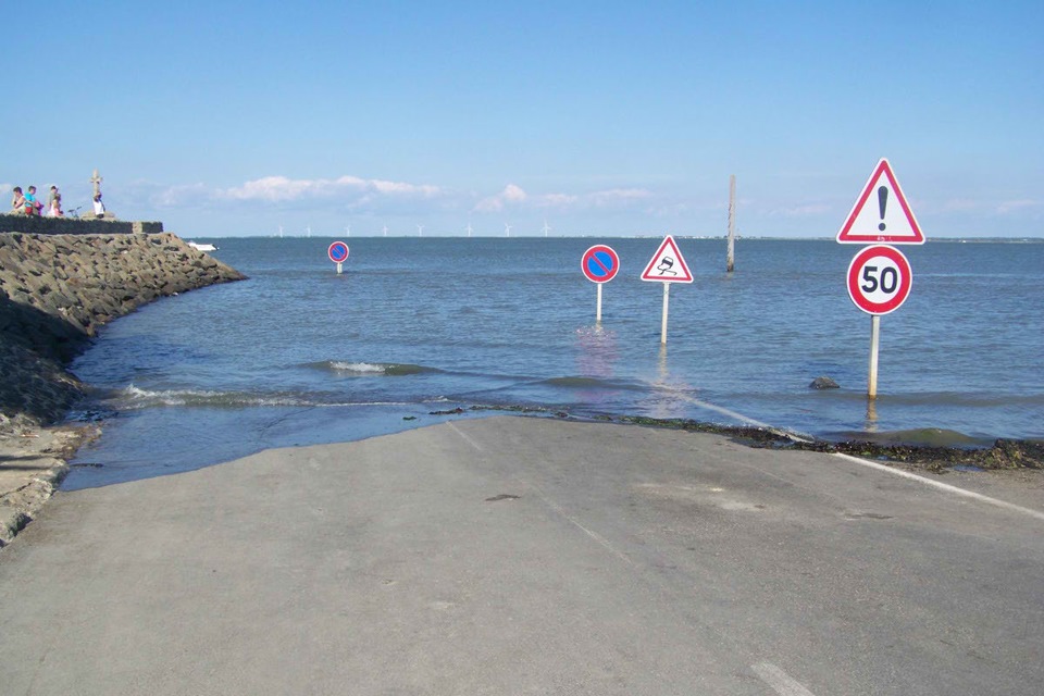 Удивительная дорога, дважды в сутки уходящая под воду
