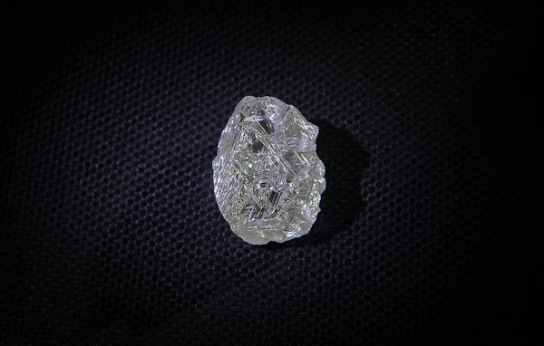 В России добыт уникальный алмаз массой почти 200 карат