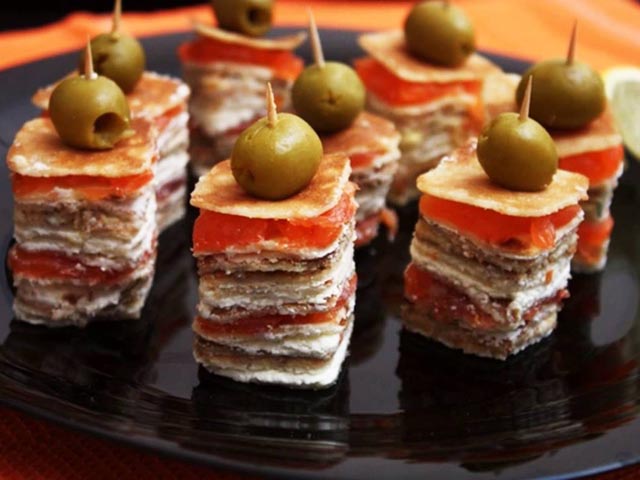 Канапе на шпажках на праздничный стол! Канапе на шпажках на праздничный стол!