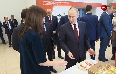 Путин накормил чиновников пастилой