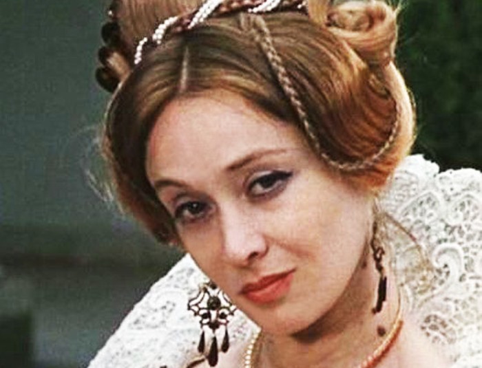 Маргарита Терехова в фильме *Собака на сене*, 1977 | Фото: kino-teatr.ru Маргарита Терехова в фильме *Собака на сене*, 1977 | Фото: kino-teatr.ru