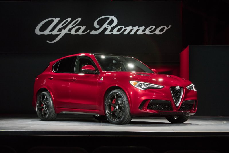 Кроссовер Alfa Romeo признан лучшим в Лос-Анджелесе Кроссовер Alfa Romeo признан лучшим в Лос-Анджелесе alfa romeo, stelvio, кроссовер