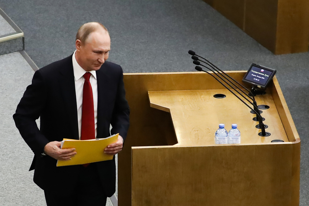 «Нам показали спектакль». Юристы и политологи — об обнулении президентских сроков и о том, какими будут последствия для страны