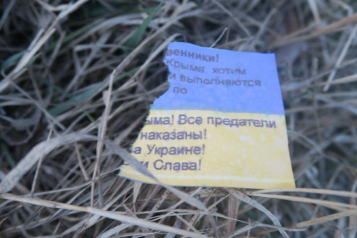 В Крыму неизвестные раскидывали листовки «Правого сектора» В Крыму неизвестные раскидывали листовки «Правого сектора»