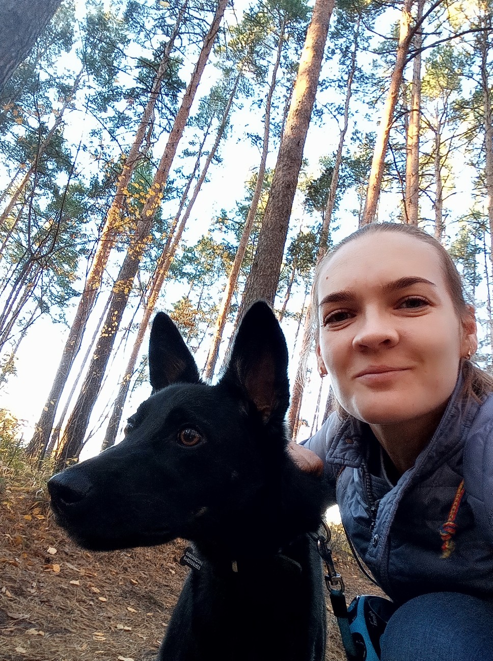помощь щенку щенок с хозяйкой