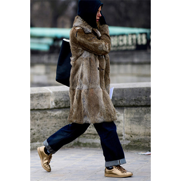 fur street style 12 Как носить шубу и не выглядеть теткой?