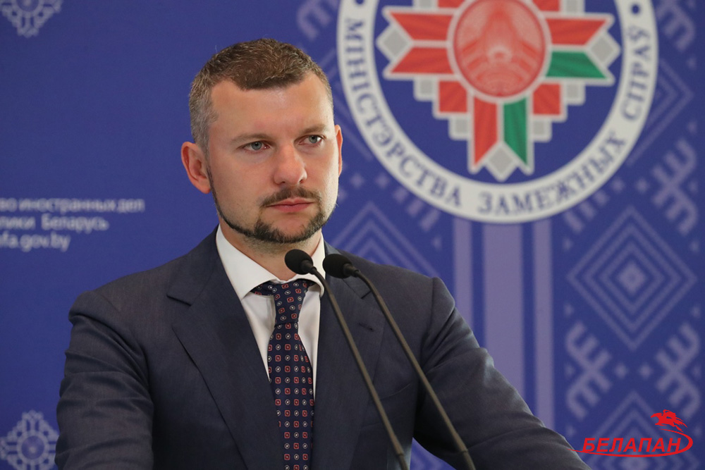 Жесткий ответ Бабичу: в МИД Беларуси назвали посла России счетоводом и подающим надежды бухгалтером Жесткий ответ Бабичу: в МИД Беларуси назвали посла России счетоводом и подающим надежды бухгалтером