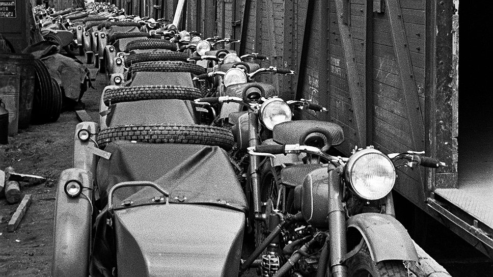 Мотоциклы "Урал" при себестоимости 471 руб. продавались в розницу за 1250 руб. 
