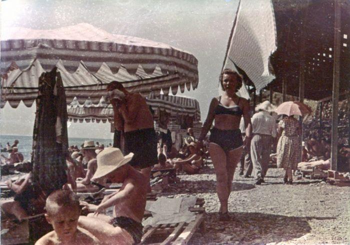 Купальщицы крымских пляжей в 20 - 50 годы XX века (19 фото) Купальщицы крымских пляжей в 20 - 50 годы XX века (19 фото)