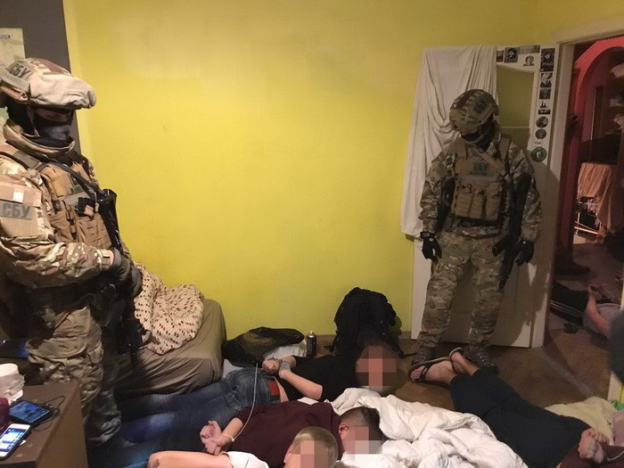 активисты