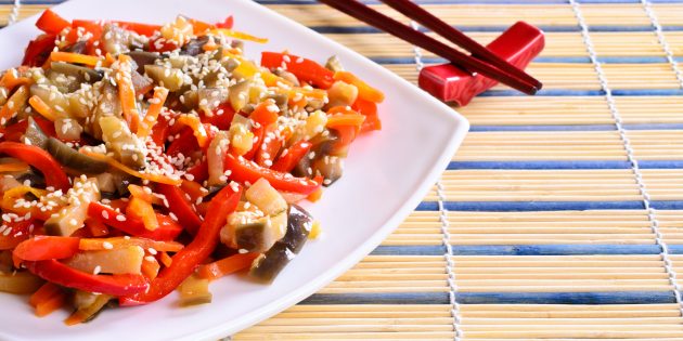 Баклажаны по-корейски с болгарским перцем и мёдом