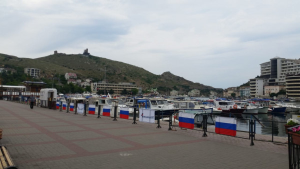 Севастополь-Крым-Россия! Всех с праздником!