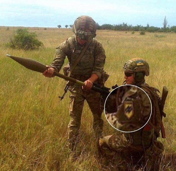 Полк «Азов» пытается скрыть поставки американского оружия Полк «Азов» пытается скрыть поставки американского оружия