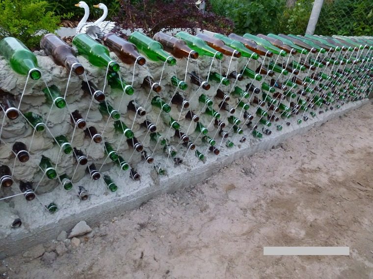 Стеклянным бутылкам тоже нашлось применение, и очень таки не плохое! Стеклянным бутылкам тоже нашлось применение, и очень таки не плохое!