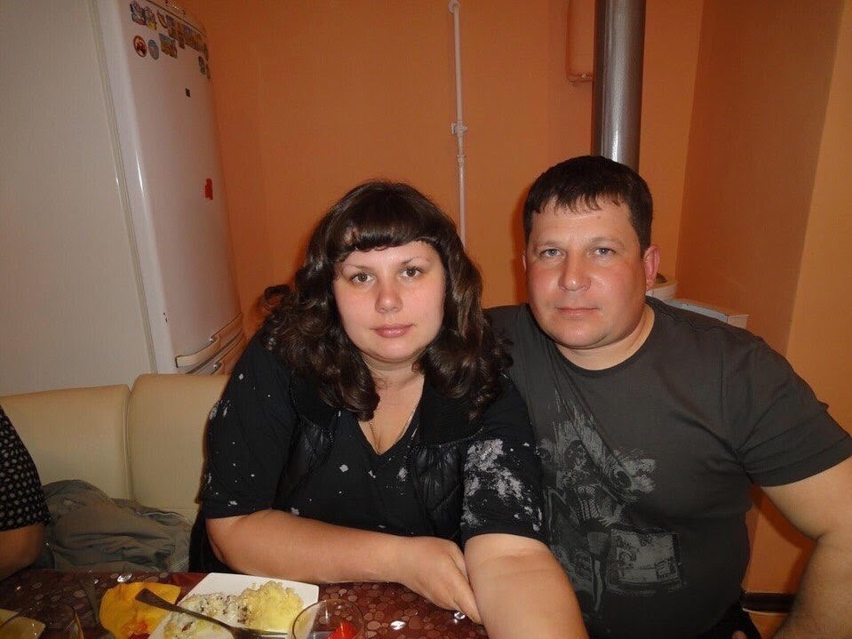 5 диких фактов о 35-летней блогерше, которая выходит замуж за своего пасынка