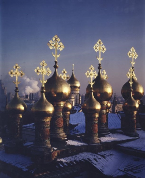 Вид на Верхоспасский собор в Московском Кремле. Россия, 1995 год. Вид на Верхоспасский собор в Московском Кремле. Россия, 1995 год.