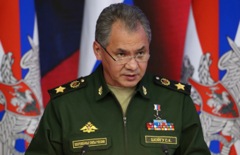 Шойгу ответил Фэллону, призвавшему Россию не "совать лапы в Ливию": СМИ Шойгу ответил Фэллону, призвавшему Россию не "совать лапы в Ливию": СМИ