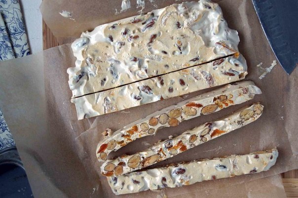 Мягкая нуга с орехами и курагой Мягкая нуга с орехами и курагой